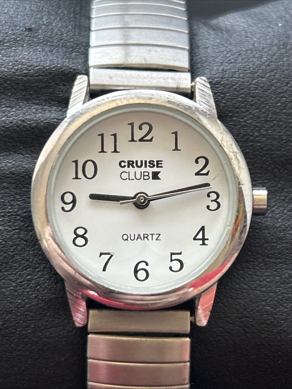Cruise Club Silver Tone Women’s Stretch Band Quartz Watch